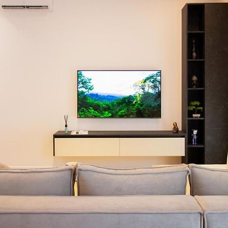 ティラナ Luxury Rooftop 23 Bed & Breakfast エクステリア 写真