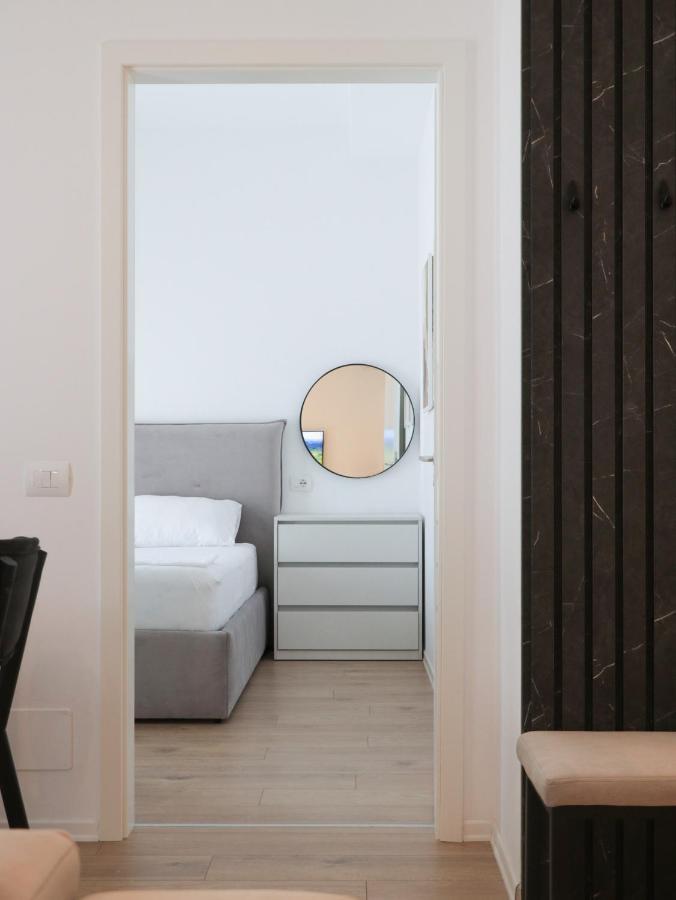 ティラナ Luxury Rooftop 23 Bed & Breakfast エクステリア 写真