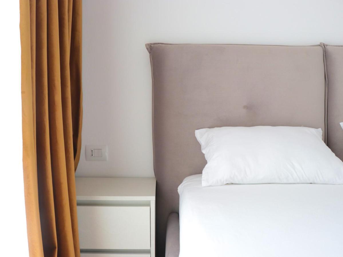ティラナ Luxury Rooftop 23 Bed & Breakfast エクステリア 写真