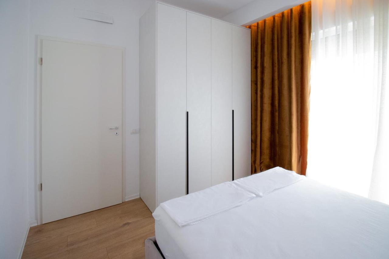 ティラナ Luxury Rooftop 23 Bed & Breakfast エクステリア 写真