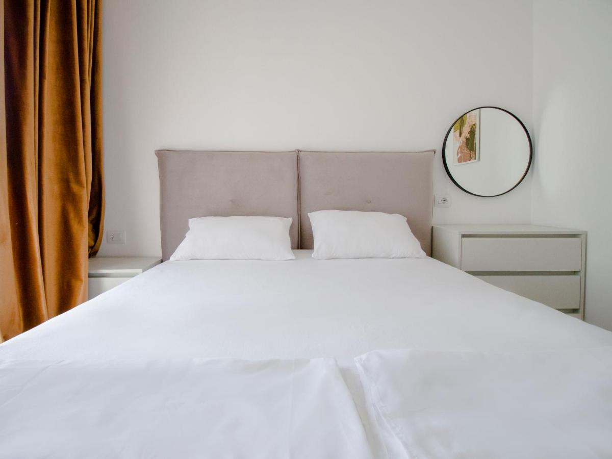 ティラナ Luxury Rooftop 23 Bed & Breakfast エクステリア 写真