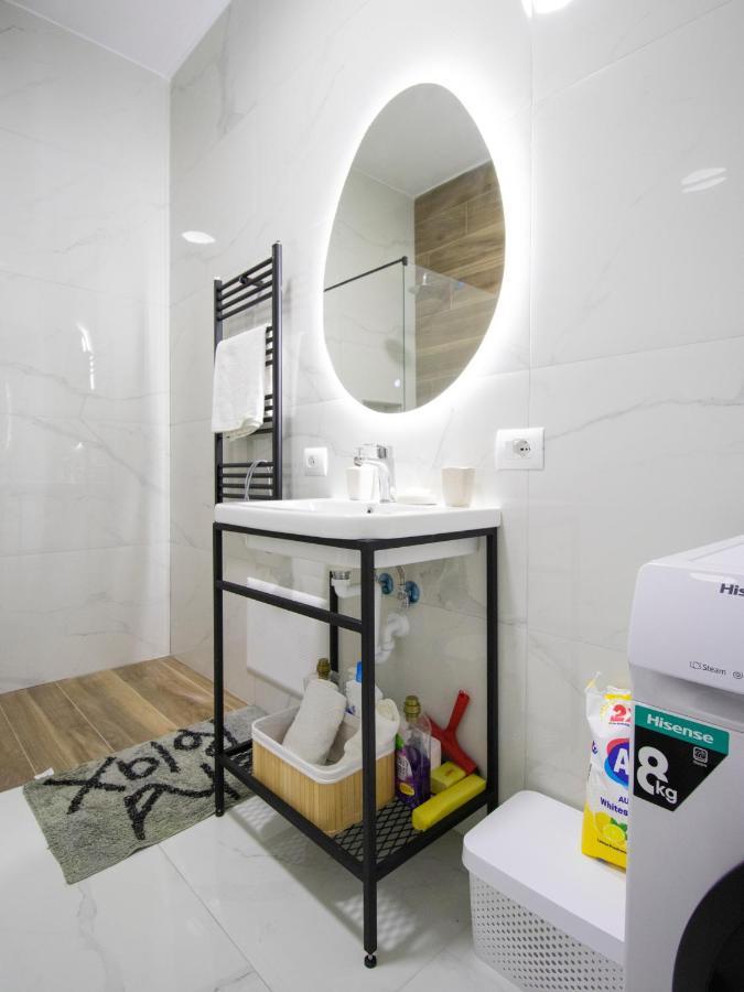 ティラナ Luxury Rooftop 23 Bed & Breakfast エクステリア 写真