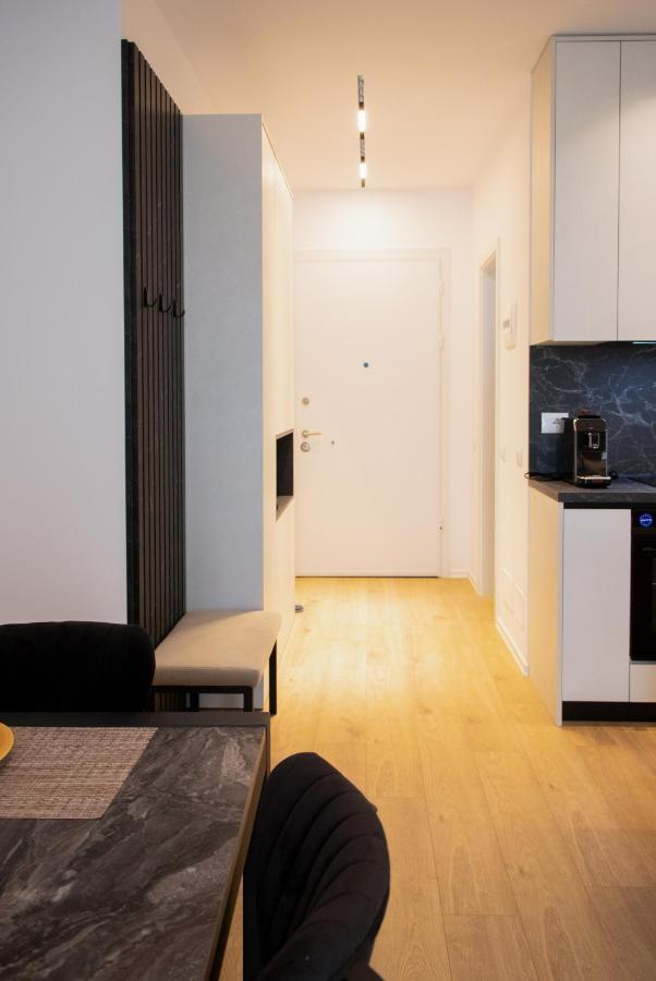 ティラナ Luxury Rooftop 23 Bed & Breakfast エクステリア 写真
