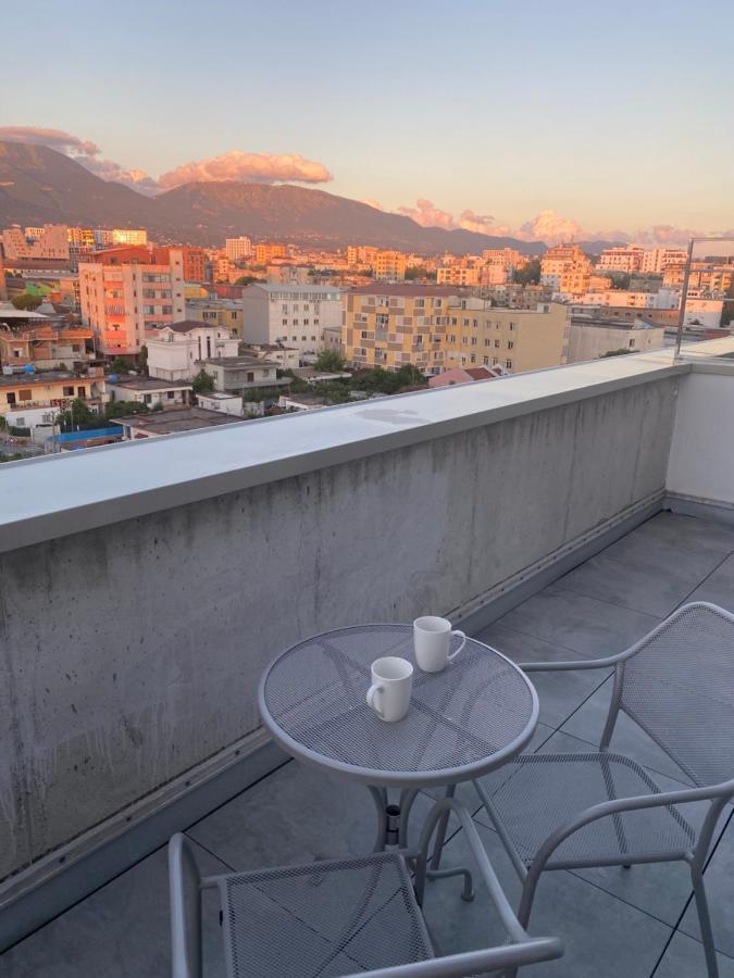 ティラナ Luxury Rooftop 23 Bed & Breakfast エクステリア 写真
